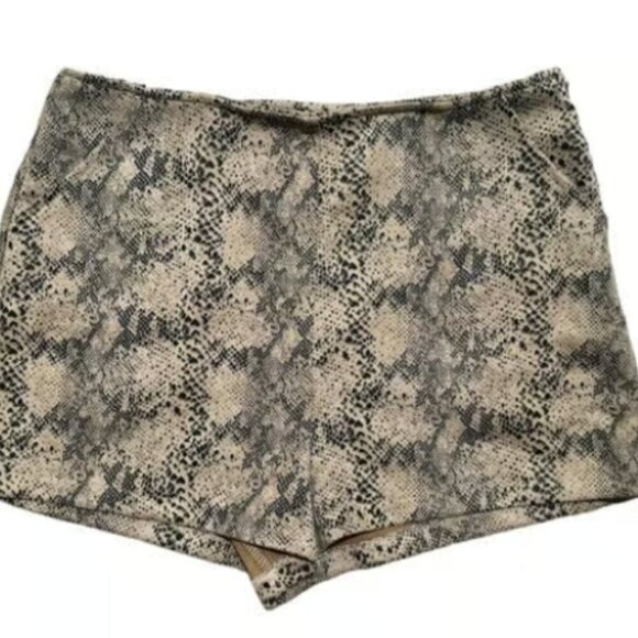 She and Sky Pants - She + Sky Snake Skin Shorts - Size Large​​​​​